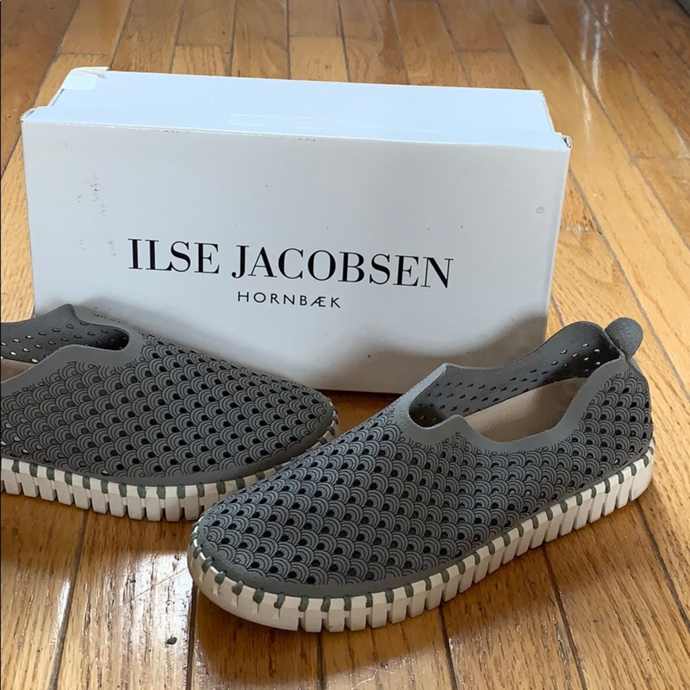 Isle Jacobsen tulip perforated sneaker